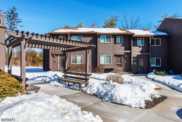 25 Chelsea Way, Bridgewater Twp., NJ 08807