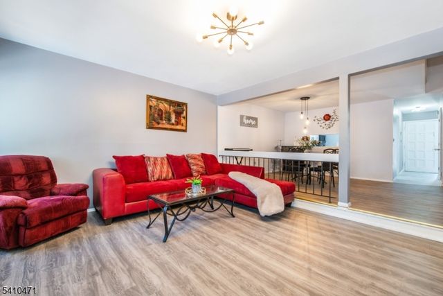 25 Chelsea Way, Bridgewater Twp., NJ 08807