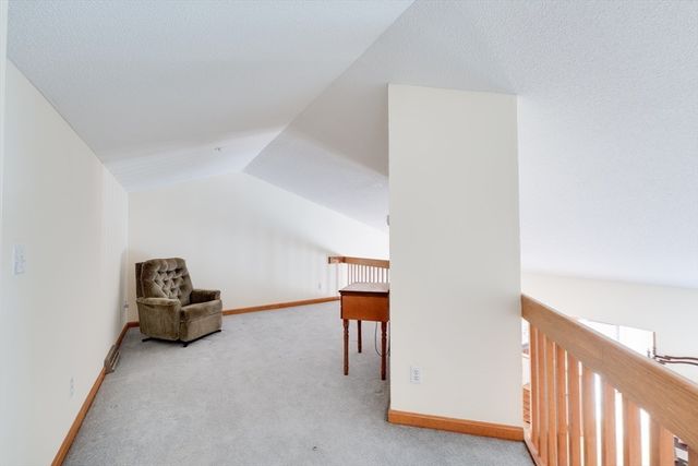 25 Castle Hill Rd E, Agawam, MA 01001