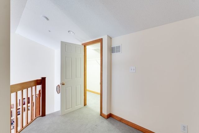 25 Castle Hill Rd E, Agawam, MA 01001