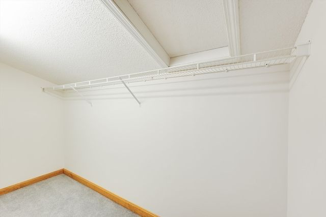 25 Castle Hill Rd E, Agawam, MA 01001