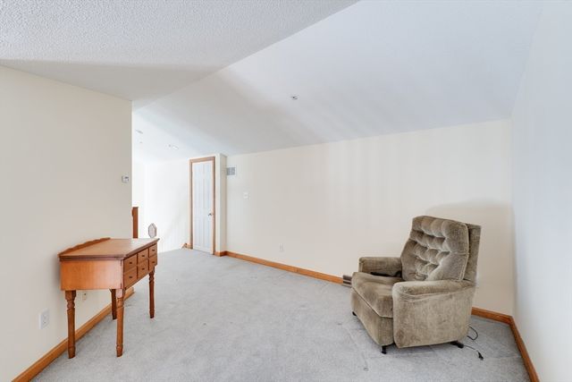 25 Castle Hill Rd E, Agawam, MA 01001