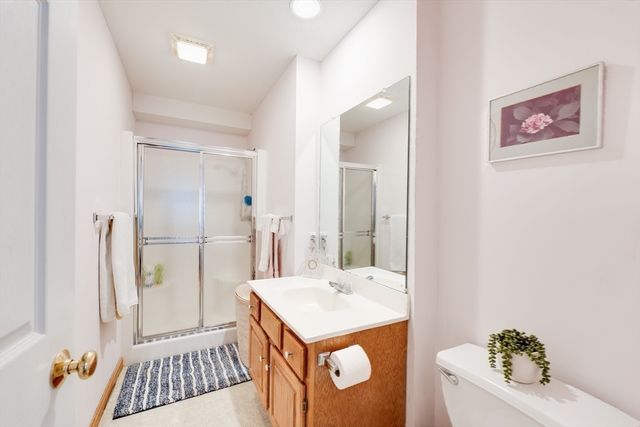 25 Castle Hill Rd E, Agawam, MA 01001