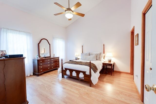 25 Castle Hill Rd E, Agawam, MA 01001