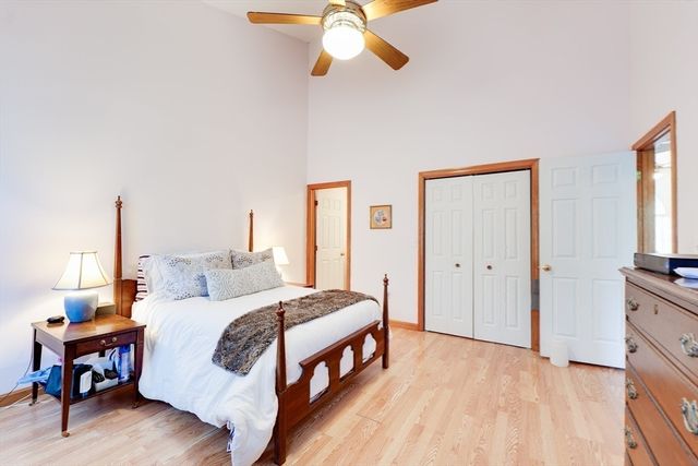 25 Castle Hill Rd E, Agawam, MA 01001