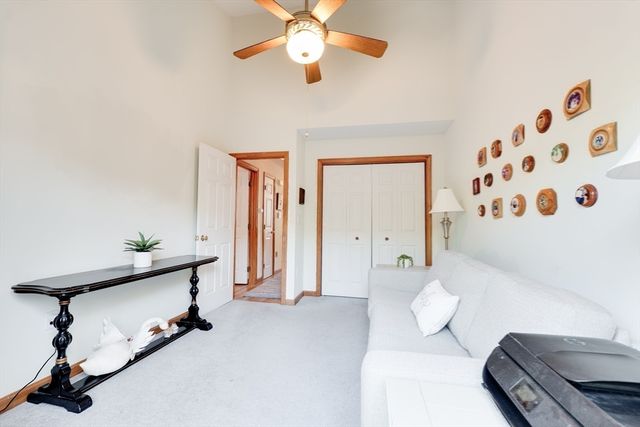 25 Castle Hill Rd E, Agawam, MA 01001