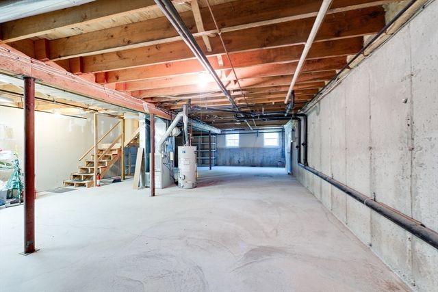 25 Castle Hill Rd E, Agawam, MA 01001