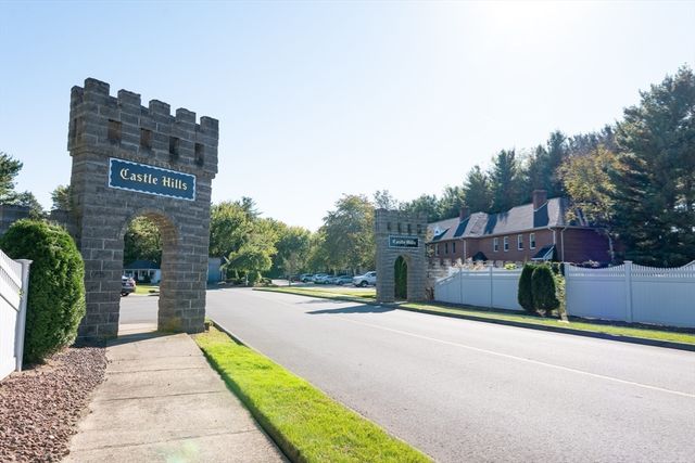 25 Castle Hill Rd E, Agawam, MA 01001