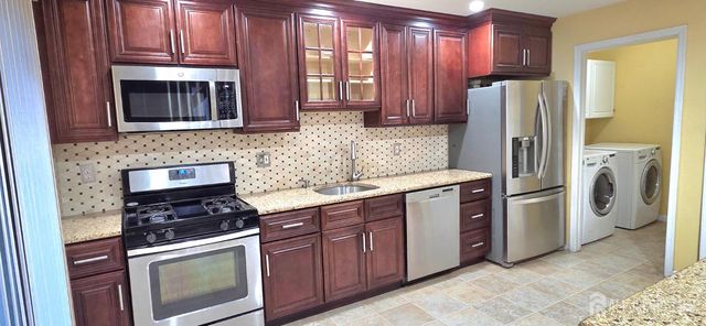 44 Azalea Court, South Brunswick, NJ 08852