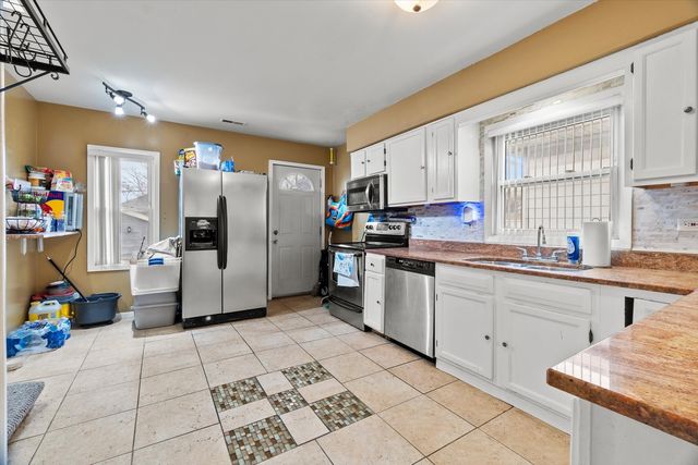 1227 S 19th Avenue, Maywood, IL 60153