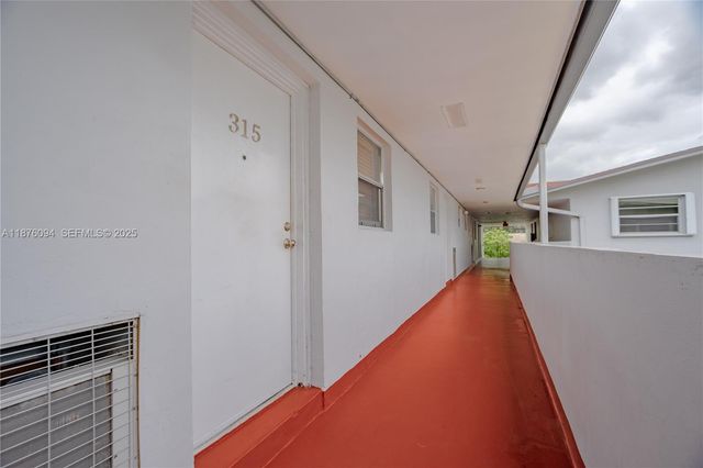 120 Royal Palm Road 315, Hialeah Gardens, FL 33016