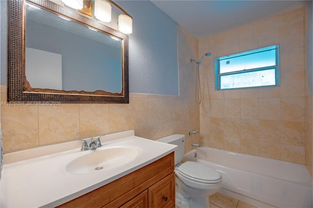 120 Royal Palm Road 315, Hialeah Gardens, FL 33016