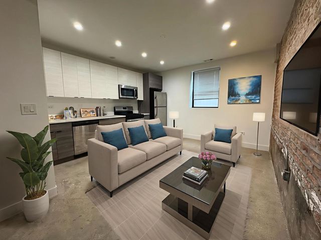 1301 S California Avenue 1W, Chicago, IL 60608