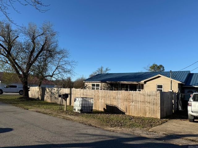 56 Pine Street, Melbourne, AR 72556