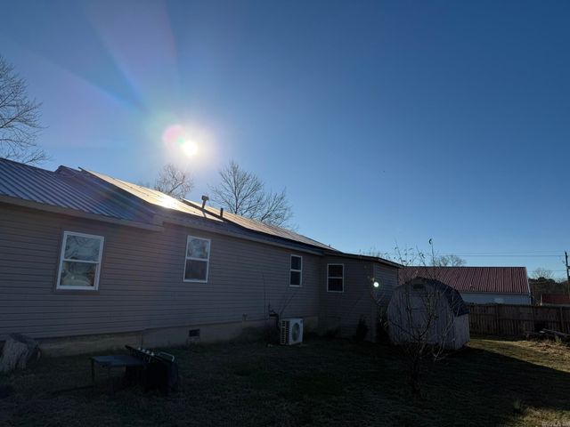 56 Pine Street, Melbourne, AR 72556