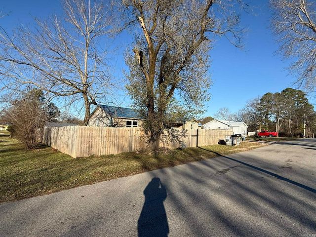 56 Pine Street, Melbourne, AR 72556