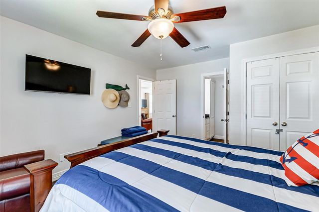 862 Holiday, Crystal Beach, TX 77650
