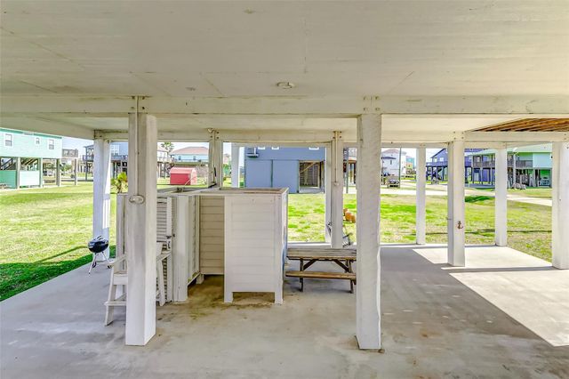 862 Holiday, Crystal Beach, TX 77650