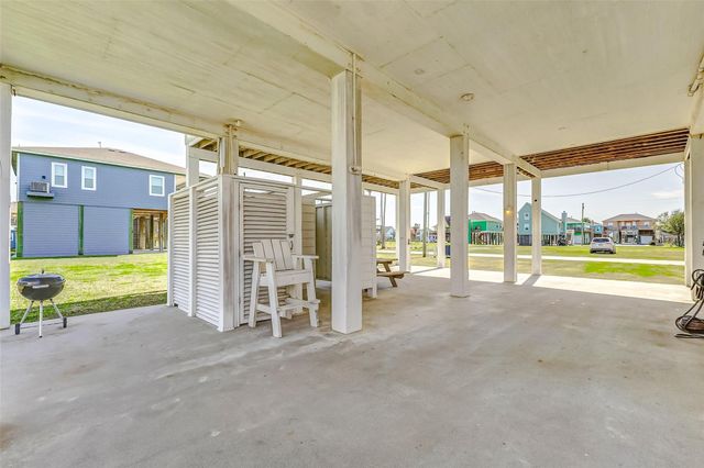 862 Holiday, Crystal Beach, TX 77650
