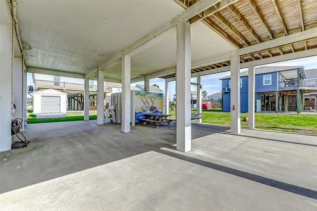 862 Holiday, Crystal Beach, TX 77650