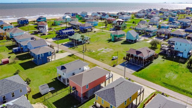 862 Holiday, Crystal Beach, TX 77650