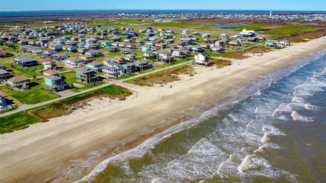 862 Holiday, Crystal Beach, TX 77650