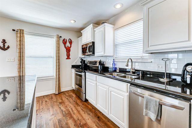 862 Holiday, Crystal Beach, TX 77650