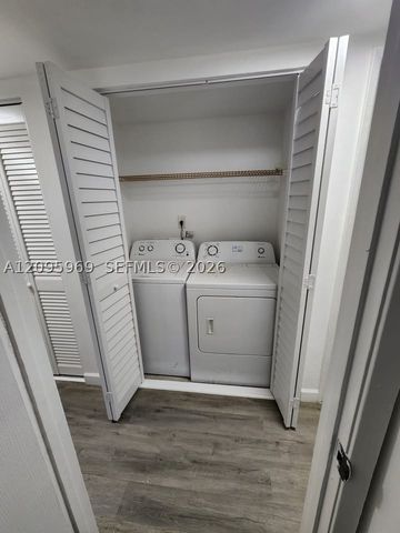 8889 N Fontainebleau Blvd 211, Miami, FL 33172