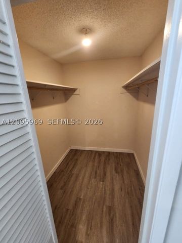 8889 N Fontainebleau Blvd 211, Miami, FL 33172