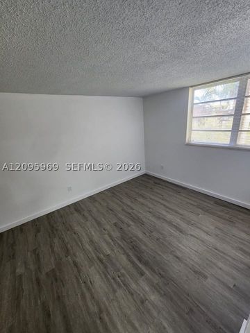 8889 N Fontainebleau Blvd 211, Miami, FL 33172