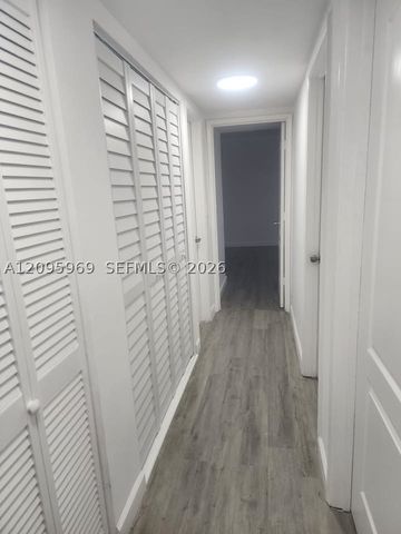 8889 N Fontainebleau Blvd 211, Miami, FL 33172