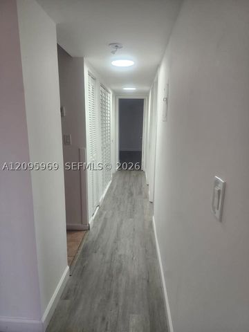 8889 N Fontainebleau Blvd 211, Miami, FL 33172