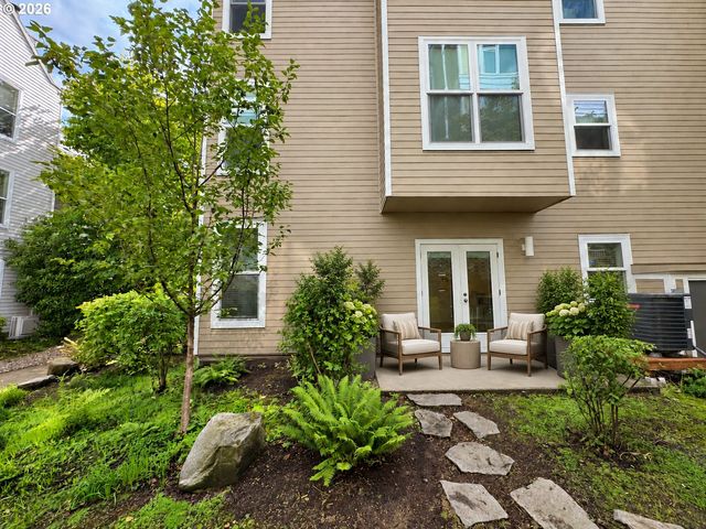 205 S MONTGOMERY St 205, Portland, OR 97201