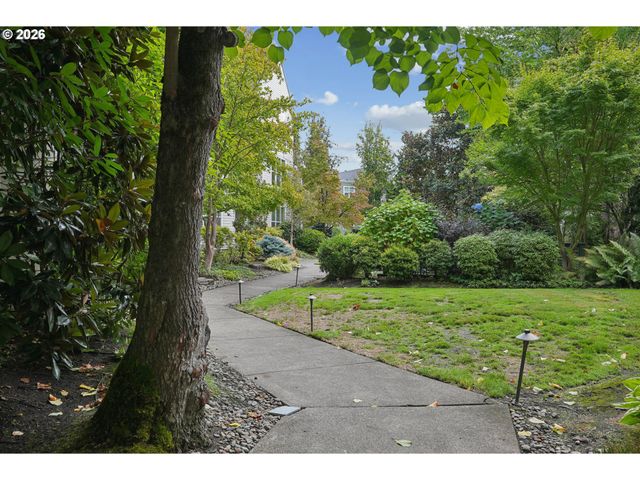 205 S MONTGOMERY St 205, Portland, OR 97201