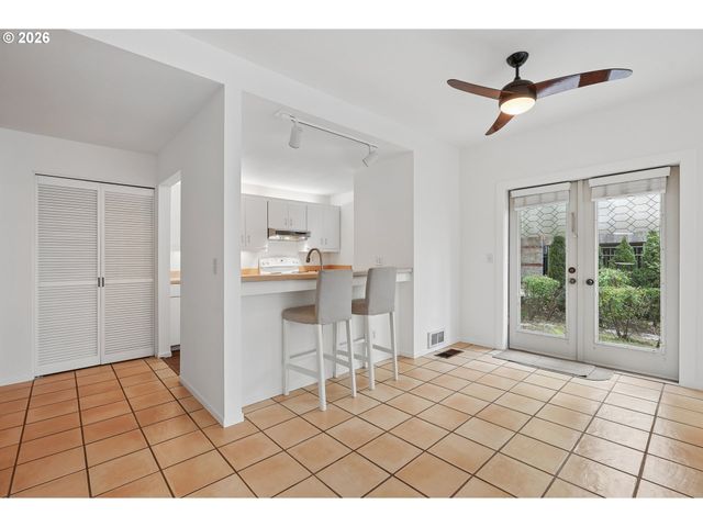 205 S MONTGOMERY St 205, Portland, OR 97201