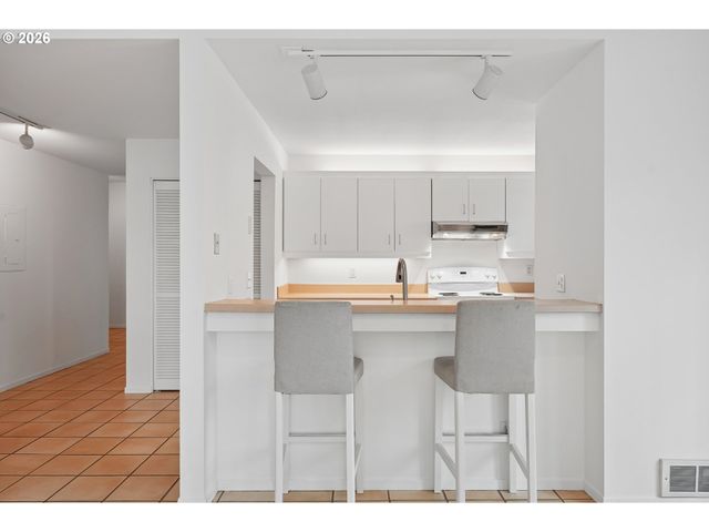 205 S MONTGOMERY St 205, Portland, OR 97201