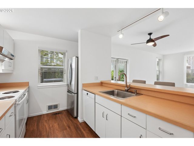 205 S MONTGOMERY St 205, Portland, OR 97201