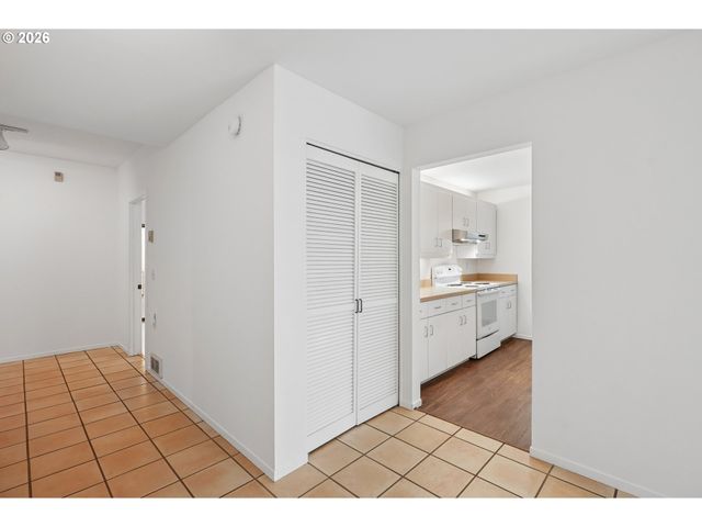 205 S MONTGOMERY St 205, Portland, OR 97201