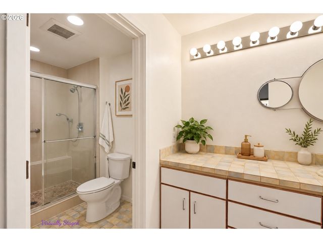 205 S MONTGOMERY St 205, Portland, OR 97201