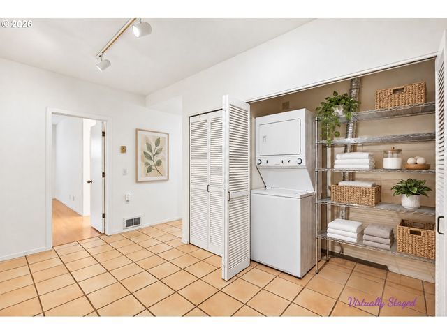 205 S MONTGOMERY St 205, Portland, OR 97201