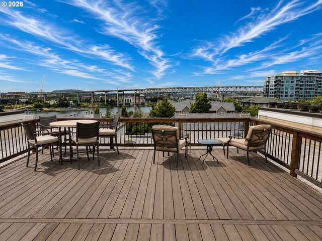 205 S MONTGOMERY St 205, Portland, OR 97201