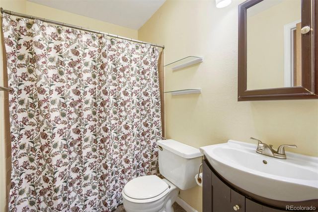 1850 S Truckee Way, Aurora, CO 80017