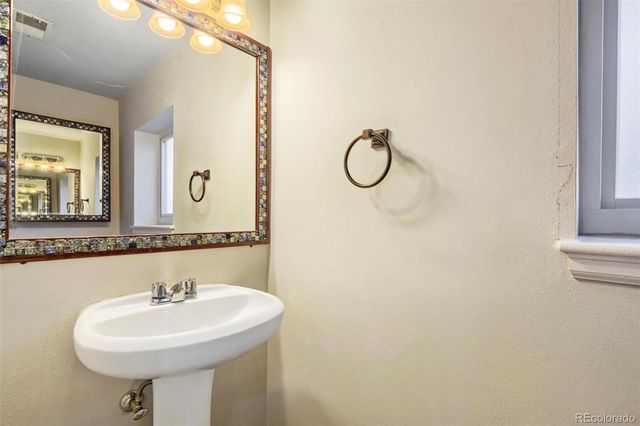 1850 S Truckee Way, Aurora, CO 80017