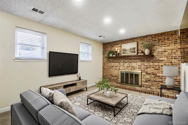 1850 S Truckee Way, Aurora, CO 80017