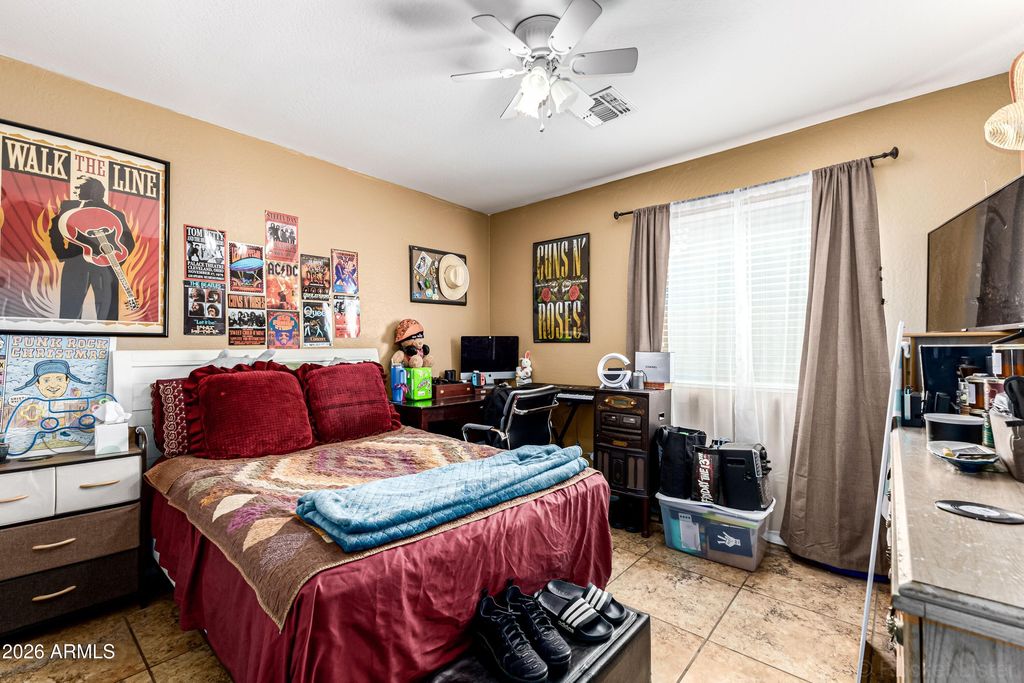 Image 12 of property listing at 3216 S 72ND Lane, Phoenix, AZ 85043