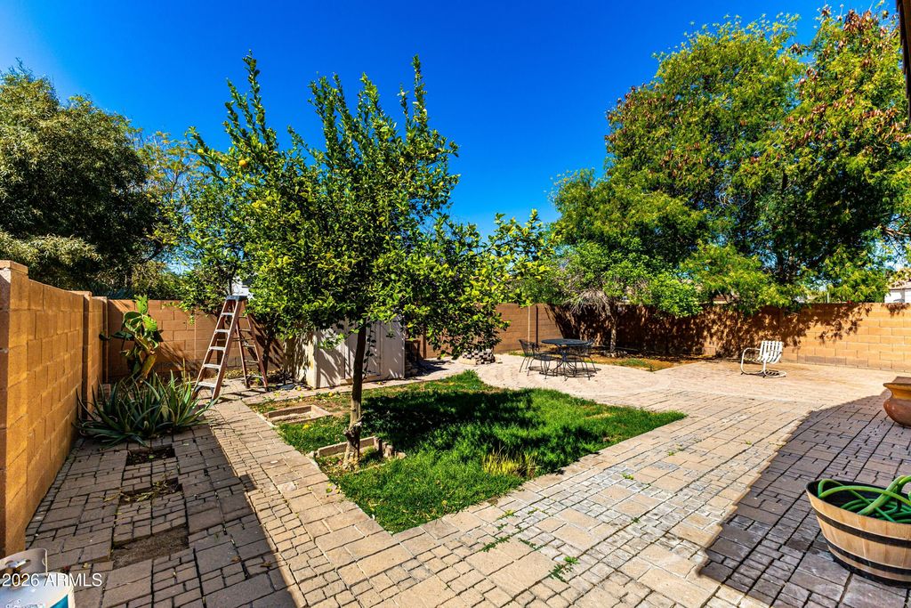 Image 17 of property listing at 3216 S 72ND Lane, Phoenix, AZ 85043