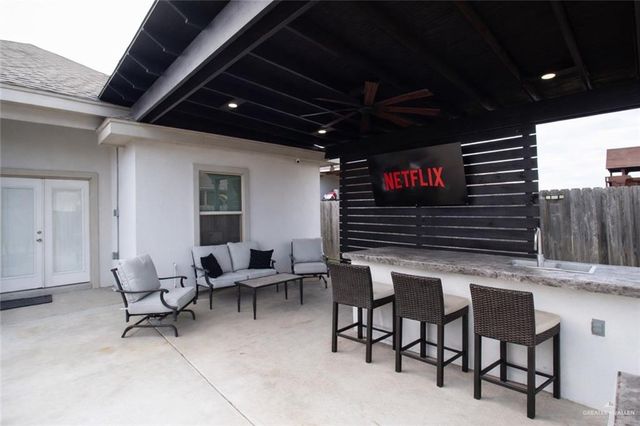 1017 W Eisenhower Avenue, Alton, TX 78573