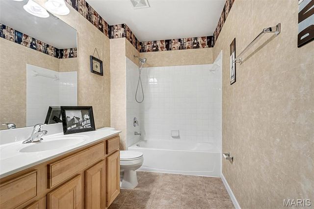 1704 Preston Centre Drive, Fenton, MO 63026