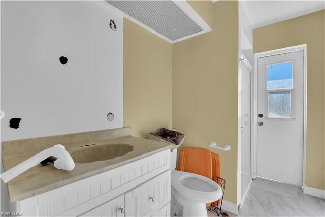 521 Grant AVE, Lehigh Acres, FL 33972