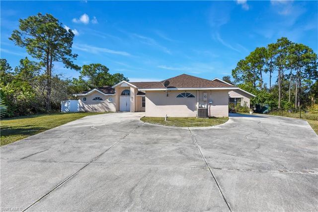 521 Grant AVE, Lehigh Acres, FL 33972